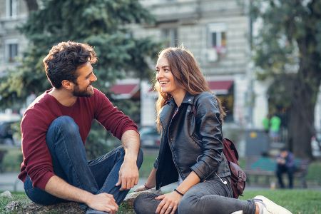 Sapiosexuell – Das steckt hinter dem Begriff
