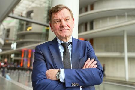 Johann Wadephul: Es wirkte schon länger so, als würde sich der 62-Jährige für die Nachfolge von Außenministerin Annalena Baerbock (Grüne) warmlaufen. Zuletzt besuchte er die Außenminister Frankreichs, Polens und deren Kollegen aus Italien und Großbritannien. Mit dem gebürtigen Husumer und verheirateten Vater dreier Kinder stellt die CDU erstmals seit fast 60 Jahren wieder den Außenminister.
